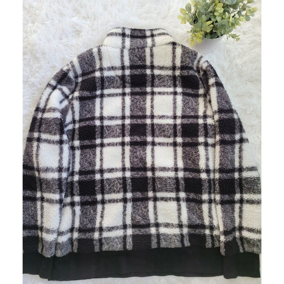 [206] Calvin Klein Plaid Sweater - Picture 2 of 5